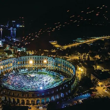 Vito 2 Apartamento Pula